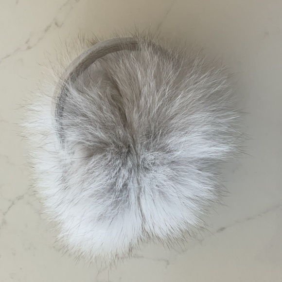 Light grey real fur ear muffs - Picture 3 of 3